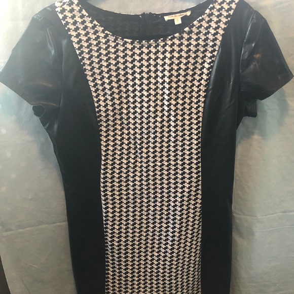 Dresses & Skirts - NWOT Black & white houndstooth sheath dress, Sz M